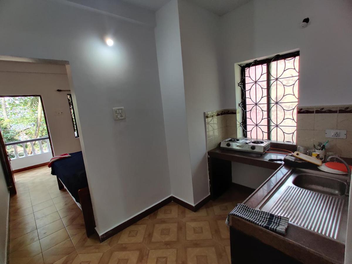 Shalom Guest Rooms Мандрем Экстерьер фото