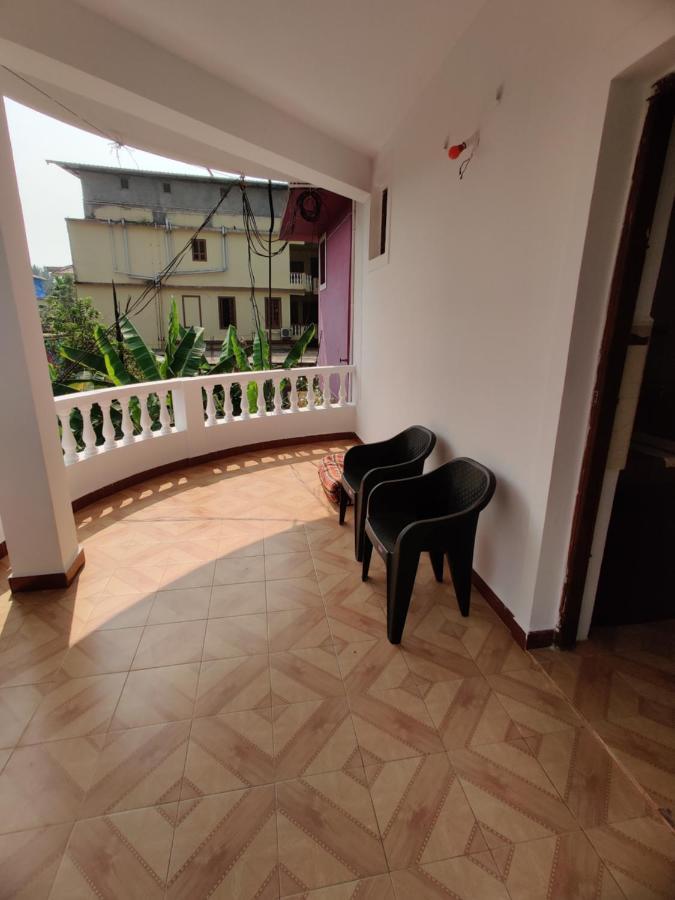 Shalom Guest Rooms Мандрем Экстерьер фото