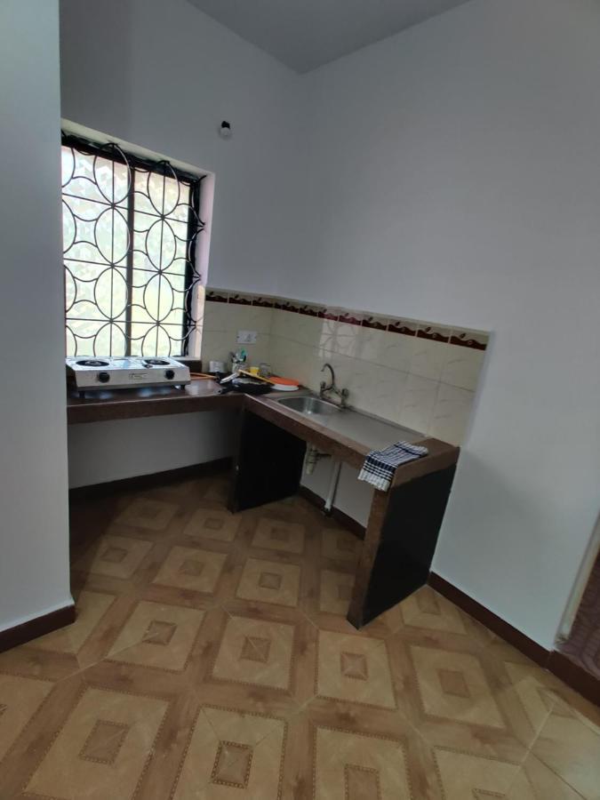 Shalom Guest Rooms Мандрем Экстерьер фото
